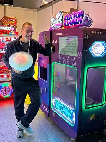 Cesar with cotton candy vending machine in Barcelona