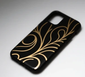 Empresario que crea un negocio de fundas telefónicas