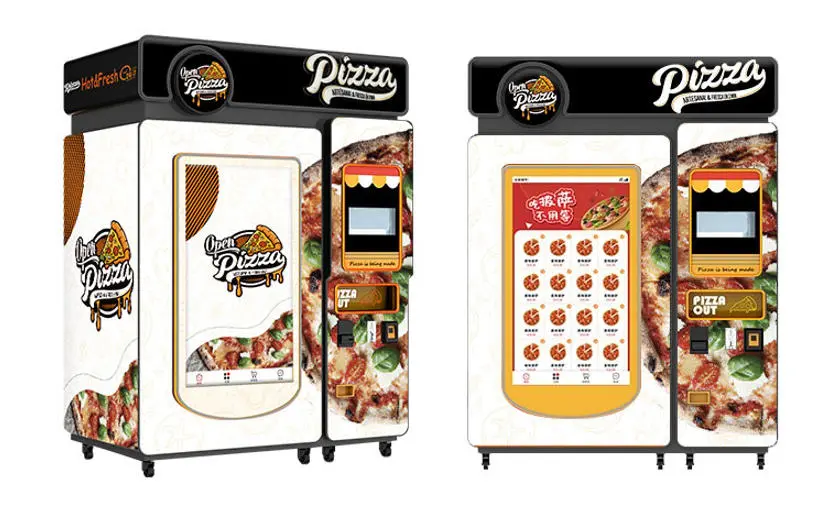 Предприниматель просматривает аналитику продаж в режиме реального времени с автомата на мобильном устройстве