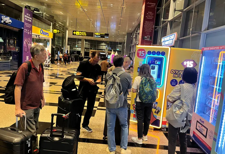 cell phone case vending machine