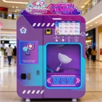 Una moderna máquina expendedora de algodón de azúcar totalmente automática en el pasillo de un concurrido centro comercial.