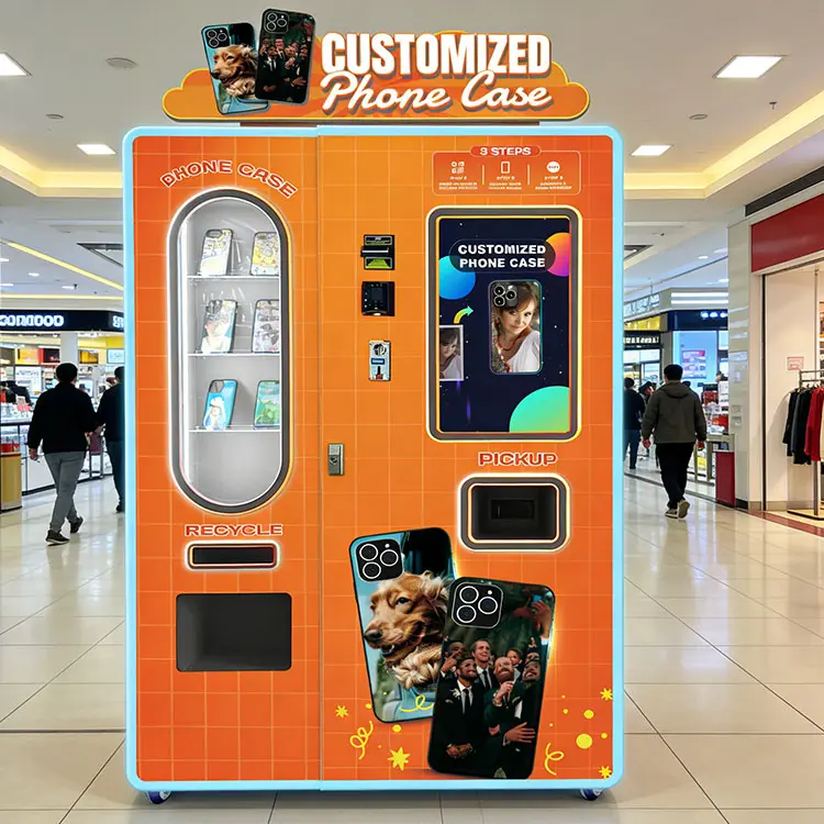 Una moderna máquina expendedora de estuches para teléfonos en el pasillo de un centro comercial de alto tráfico con clientes interactuando con la pantalla táctil