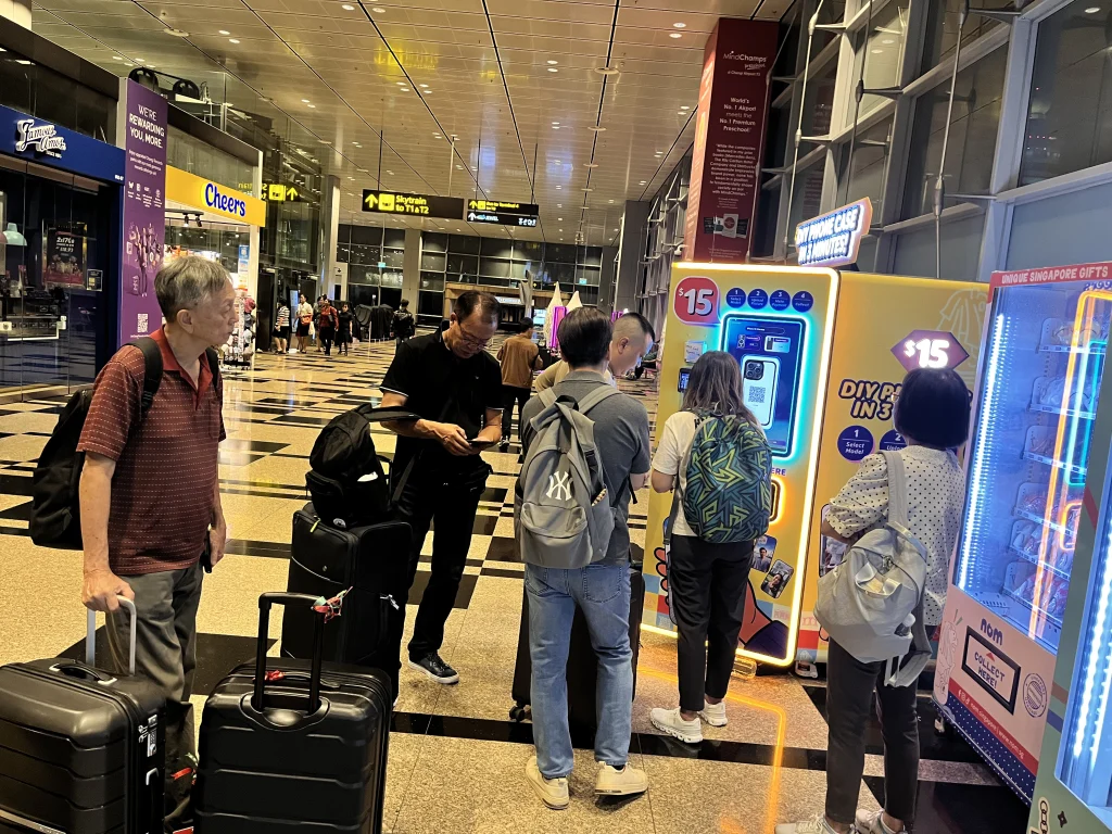 phone case vending machine for business