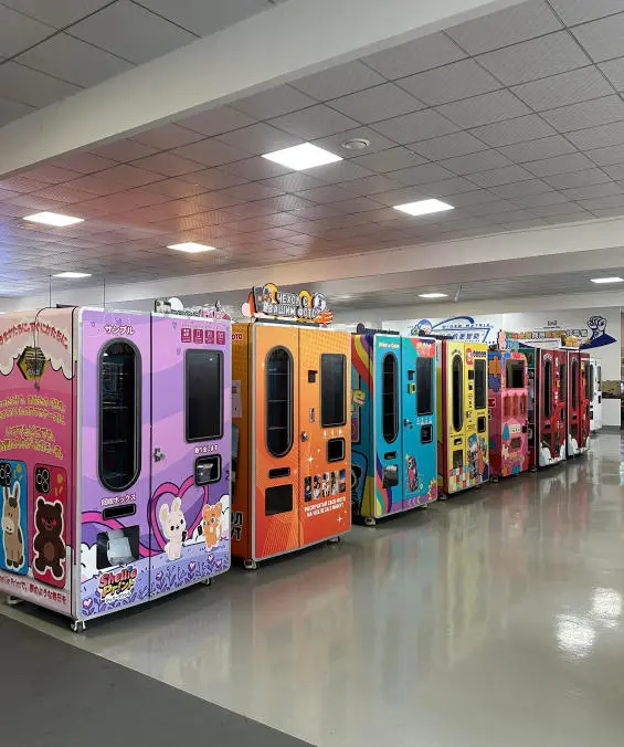 ¿Cuánto cuesta realmente una máquina expendedora de fundas personalizadas para teléfonos?
